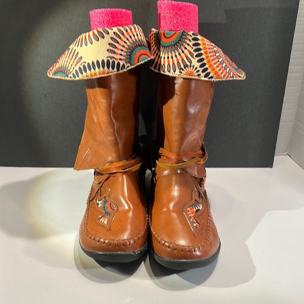Brown aztec Pattern leather lace up moccasins/boots leather sole size approx 10